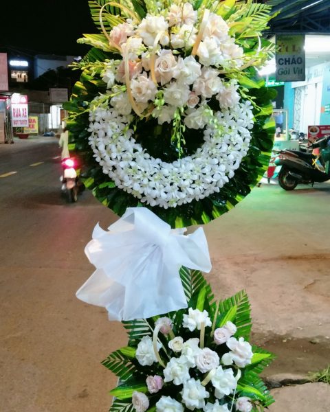 Hoa tang thương tiếc tiễn đưa