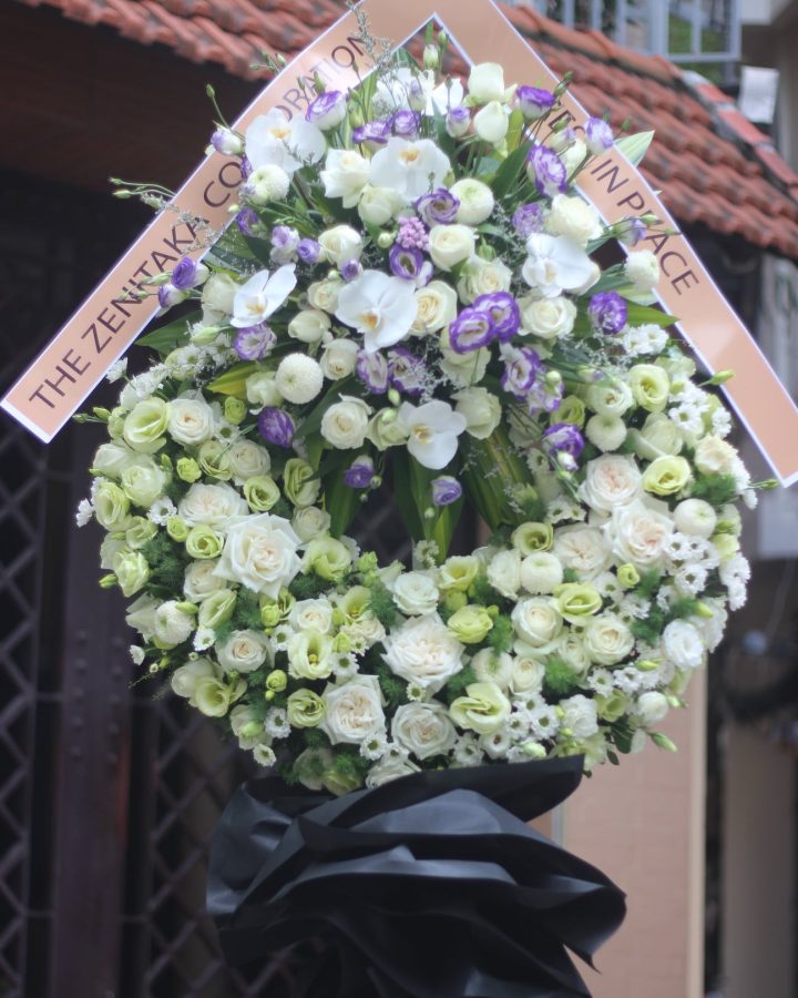 Vòng hoa đưa tiễn