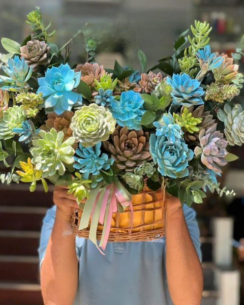 Hộp hoa tông màu trắng vàng