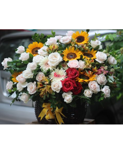 Giỏ hoa sắc màu 