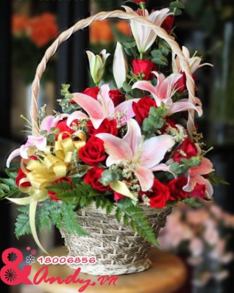 Giỏ hoa Hồng đỏ và Ly – Tặng bạn